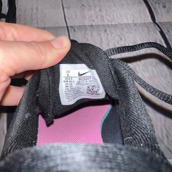 Nike Tennis Shoes - Picture 5 of 6